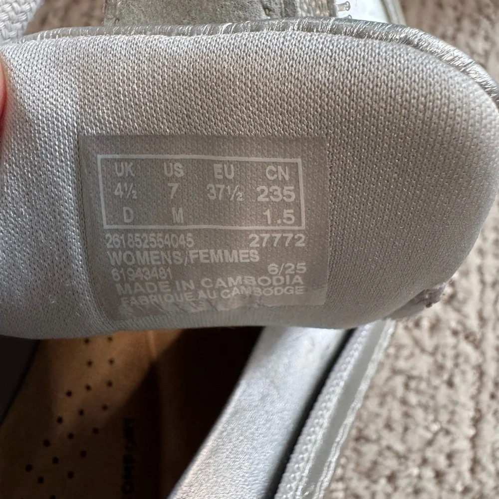 Clarks Collection Silver Leather Sneakers Womens 7 Zip Lace Comfort Shoes